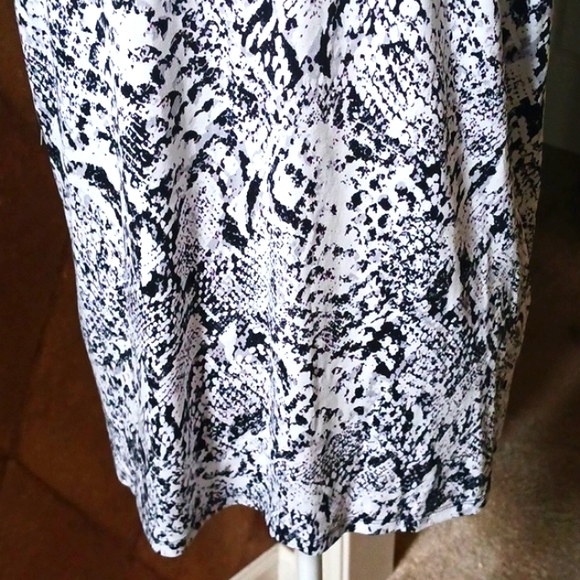 NEW Worthington Black Mesh Python Print Top - Picture 7 of 11